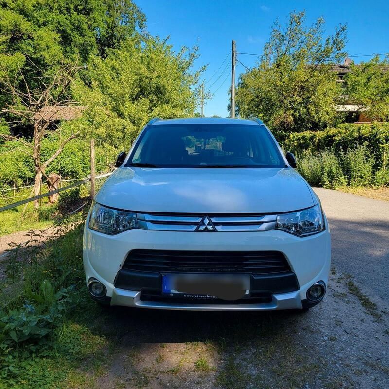Weiß Gebraucht 2015 Mitsubishi Outlander Plus SUV | 8.900 € (Superpreis) - Bild 1/4