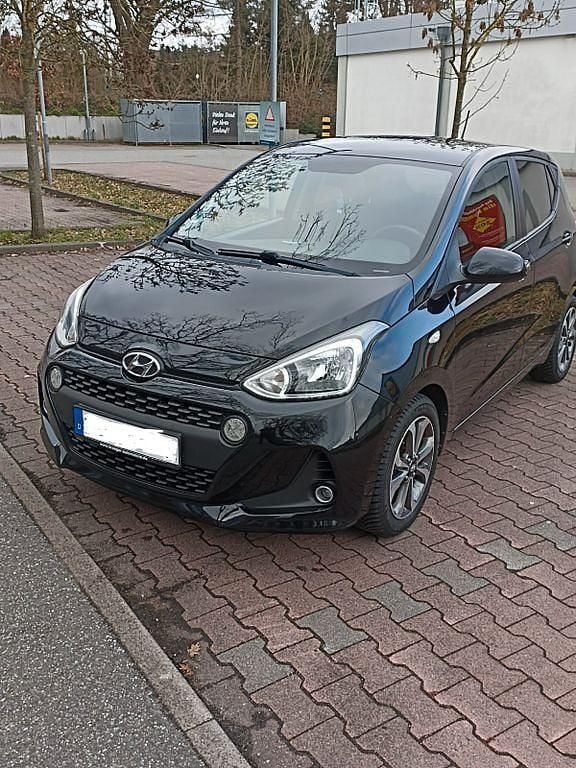 Gebraucht Hyundai i10 Select 67 PS (49 kW) 2018 Schwarz Kleinwagen