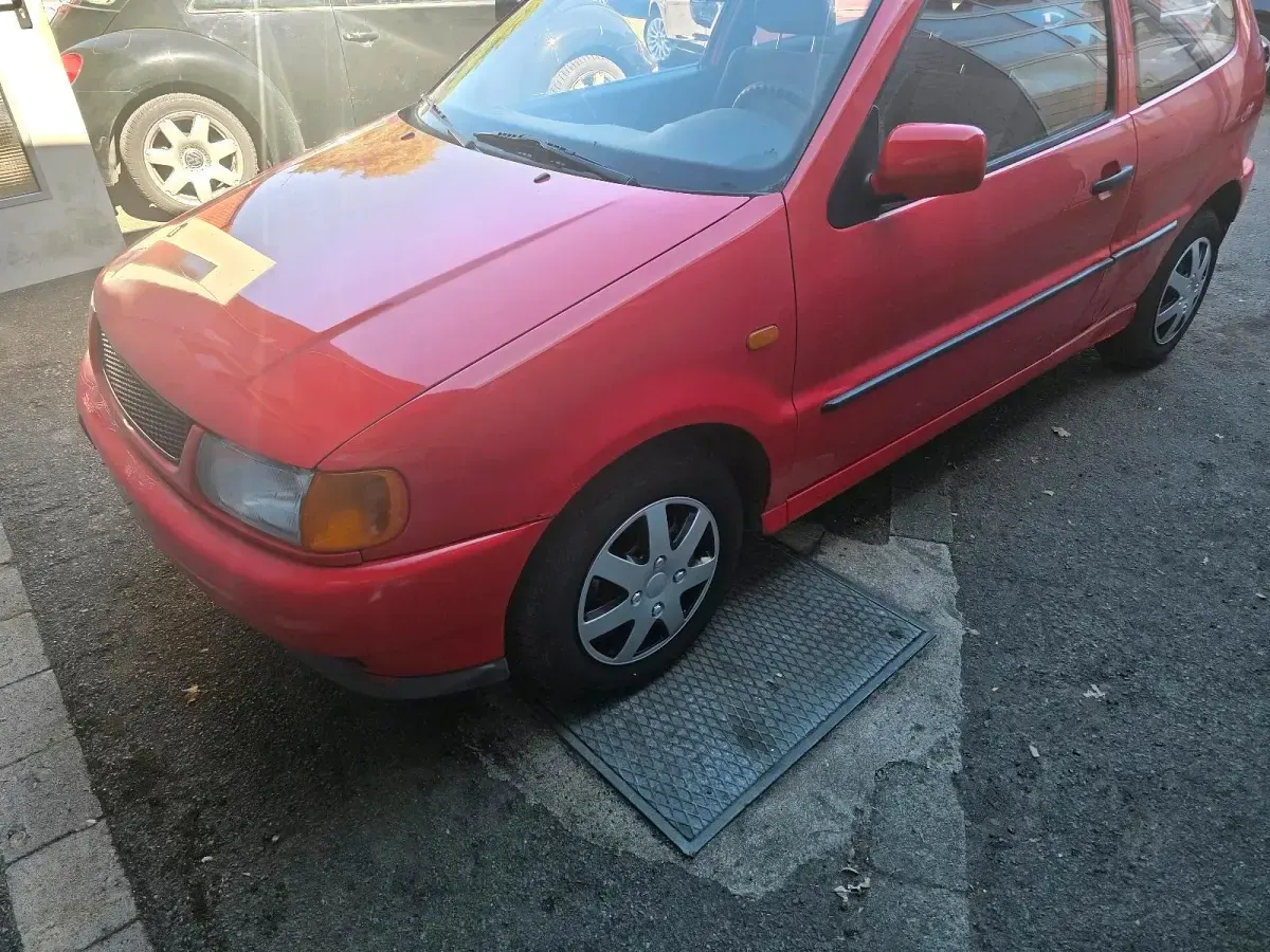 Gebraucht VW Polo 60 PS (44 kW) 1996 Rot Kleinwagen