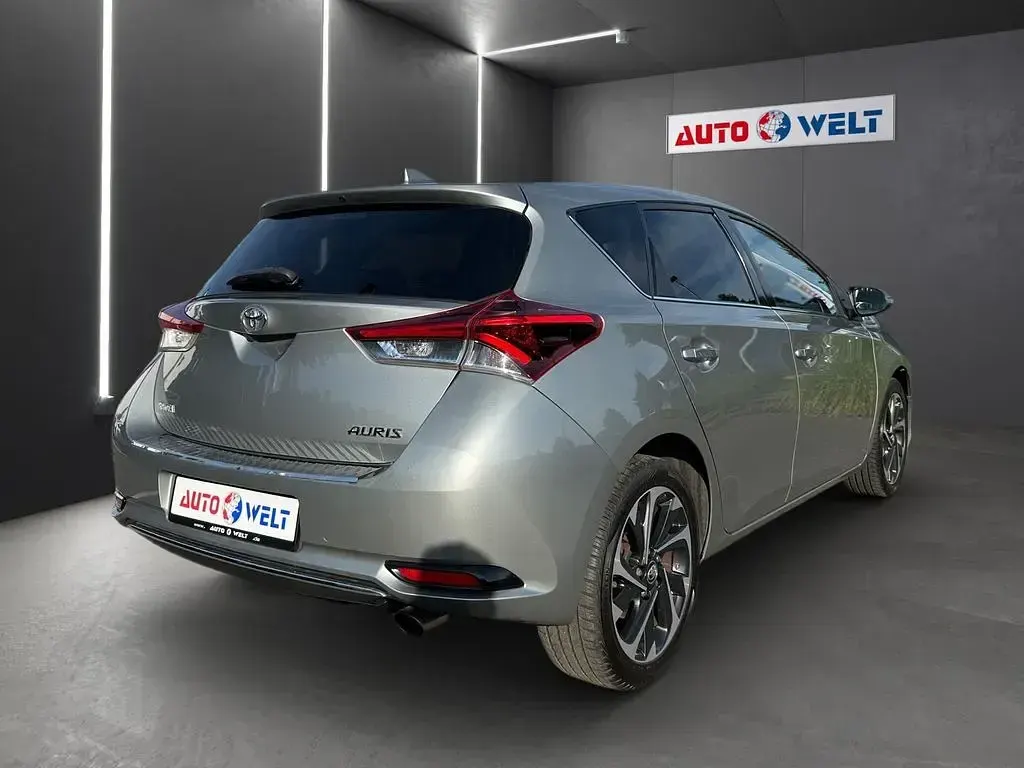 Gebraucht Toyota Auris 116 PS (85 kW) 2016 Grau SUV