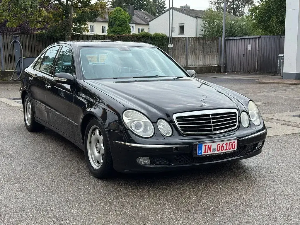 Gebraucht Mercedes E270 Avantgarde 177 PS (130 kW) 2003 Schwarz Limousine
