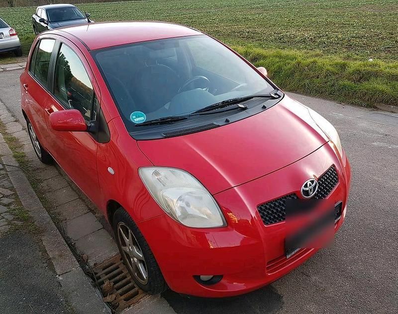 Rot Gebraucht 2008 Toyota Yaris Kleinwagen | 1.400 € (Superpreis) - Bild 1/4
