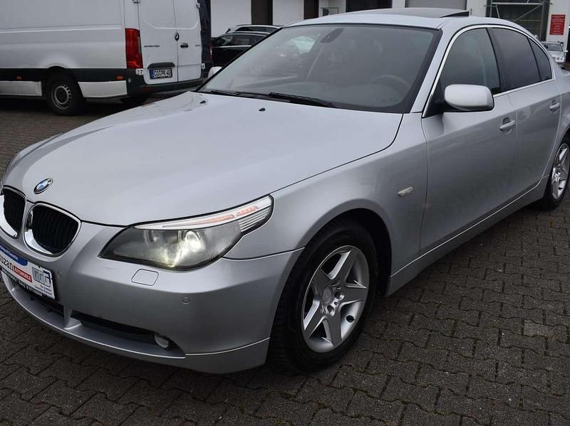 Titansilber metallic Gebraucht 2004 BMW 520 Limousine | 4.400 € (Fairer Preis) - Bild 1/4