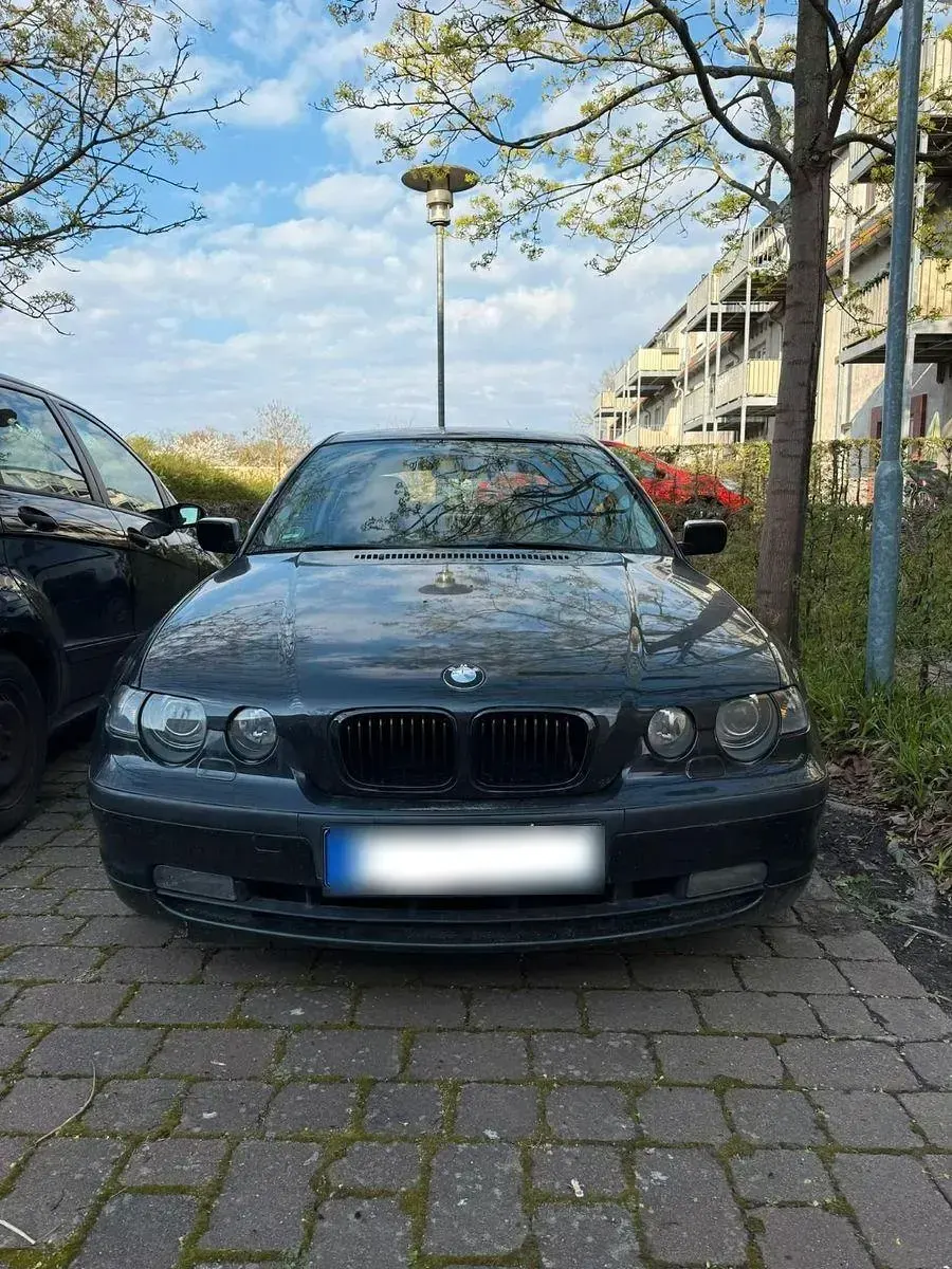 Second-hand BMW 318 143 CP (105 kW) 2003 Negru Berlinǎ