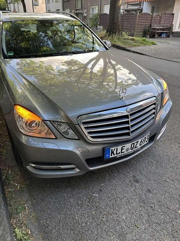 Gebraucht Mercedes E250 Avantgarde 204 PS (150 kW) 2010 Limousine