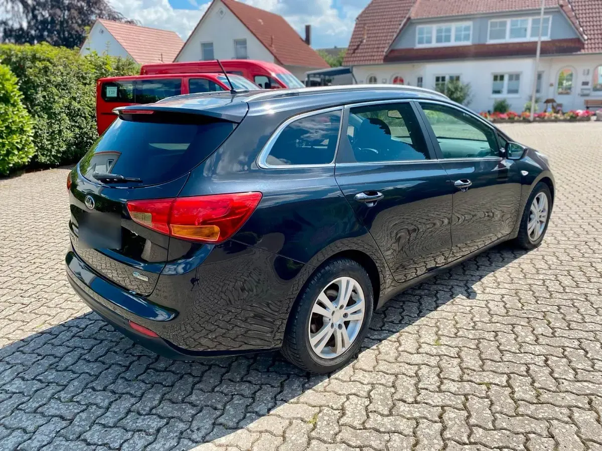 Gebraucht Kia Ceed 128 PS (94 kW) 2015 Schwarz Kleinwagen