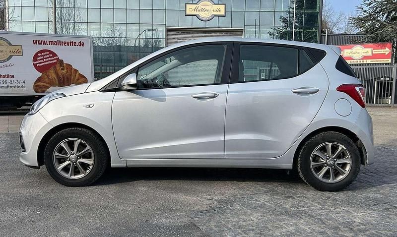 Gebraucht Hyundai i10 Edition 67 PS (49 kW) 2014 Sleek silver / met Kleinwagen