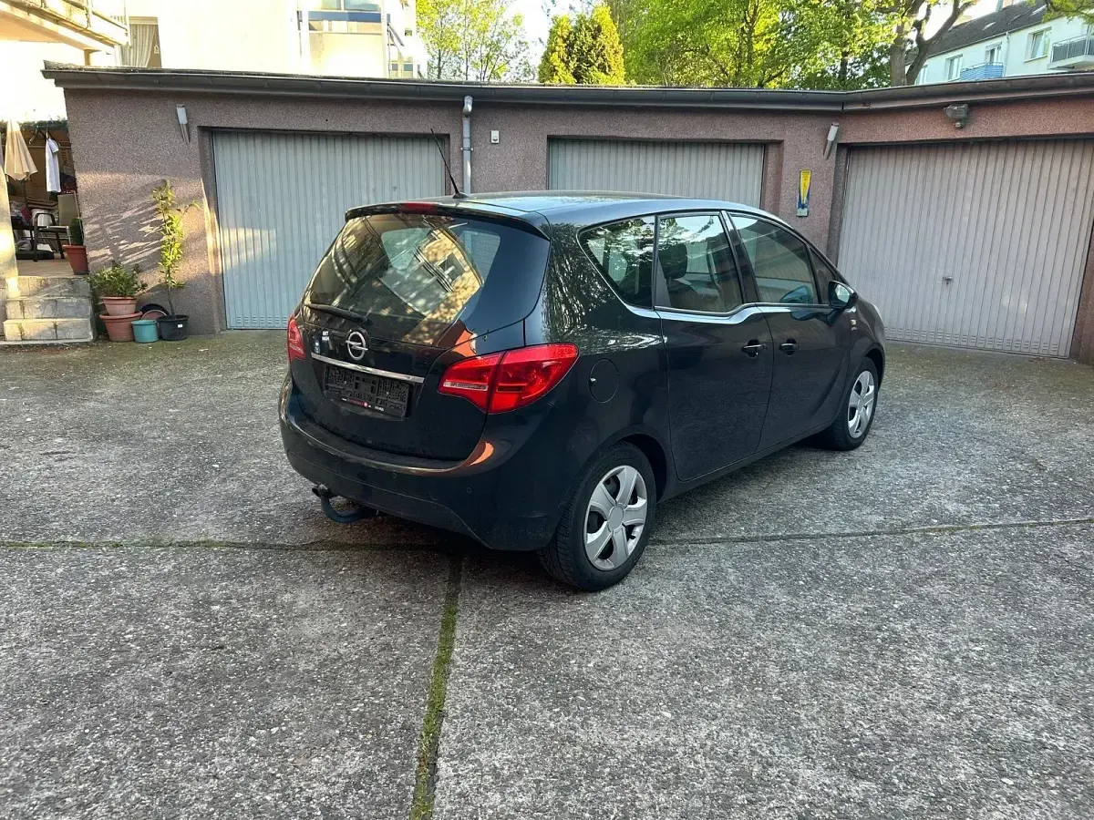 Używany Opel Meriva Active 140 KM (102 kW) 2013 Czarny Minivan