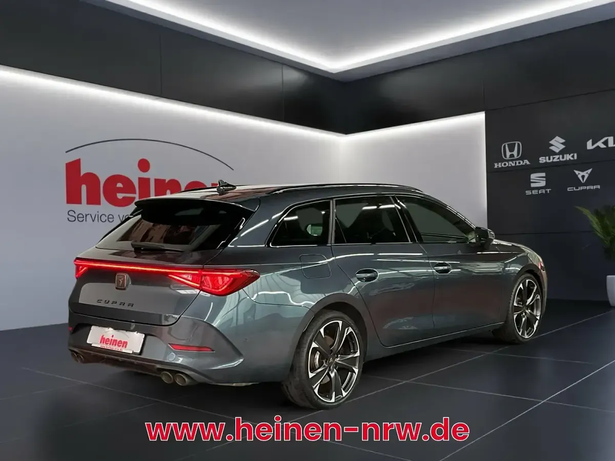 Używany Cupra Leon VZ 310 KM (228 kW) 2022 Szary Sedan/Limuzyna