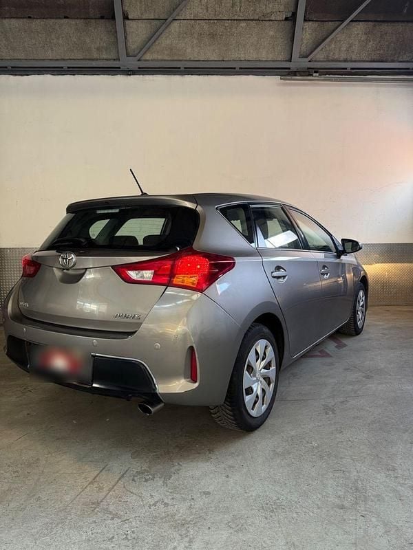 Gebraucht Toyota Auris Life 132 PS (97 kW) 2014 Grau Limousine