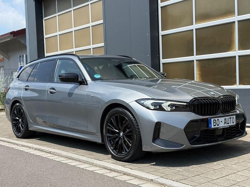 Grau Gebraucht 2024 BMW 320 M Sport Limousine | 37.900 € (Fairer Preis) - Bild 1/4