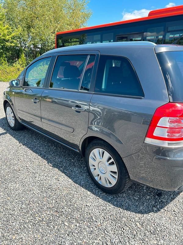 Silber Gebraucht 2012 Opel Zafira Van / Kleinbus | 4.250 € (Fairer Preis) - Bild 1/4