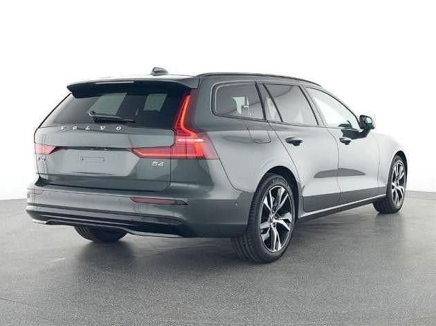 Gebraucht Volvo V60 Plus 197 PS (144 kW) 2025 Forest lake Kombi