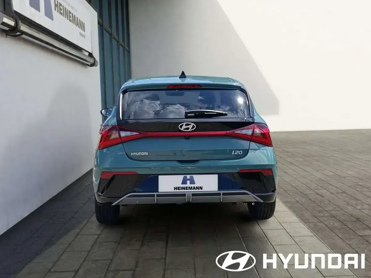 Neu Hyundai i20 Blackline 90 PS (66 kW) 2026 Mangrove green Kleinwagen