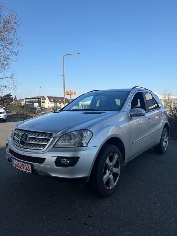 Gebraucht Mercedes ML320 224 PS (164 kW) 2007 Silber SUV