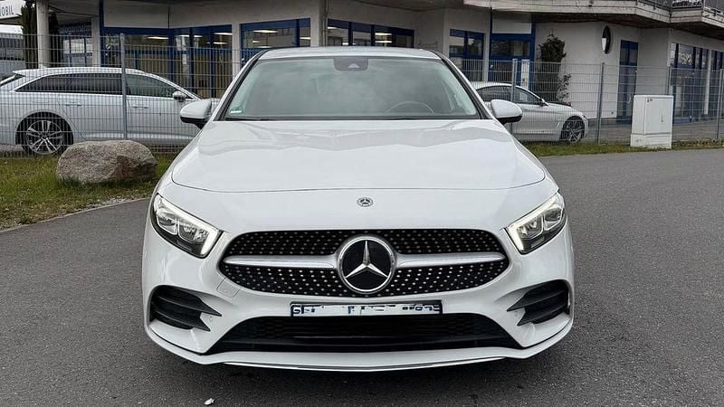 Gebraucht Mercedes A180 AMG 116 PS (85 kW) 2020 Weiß Limousine