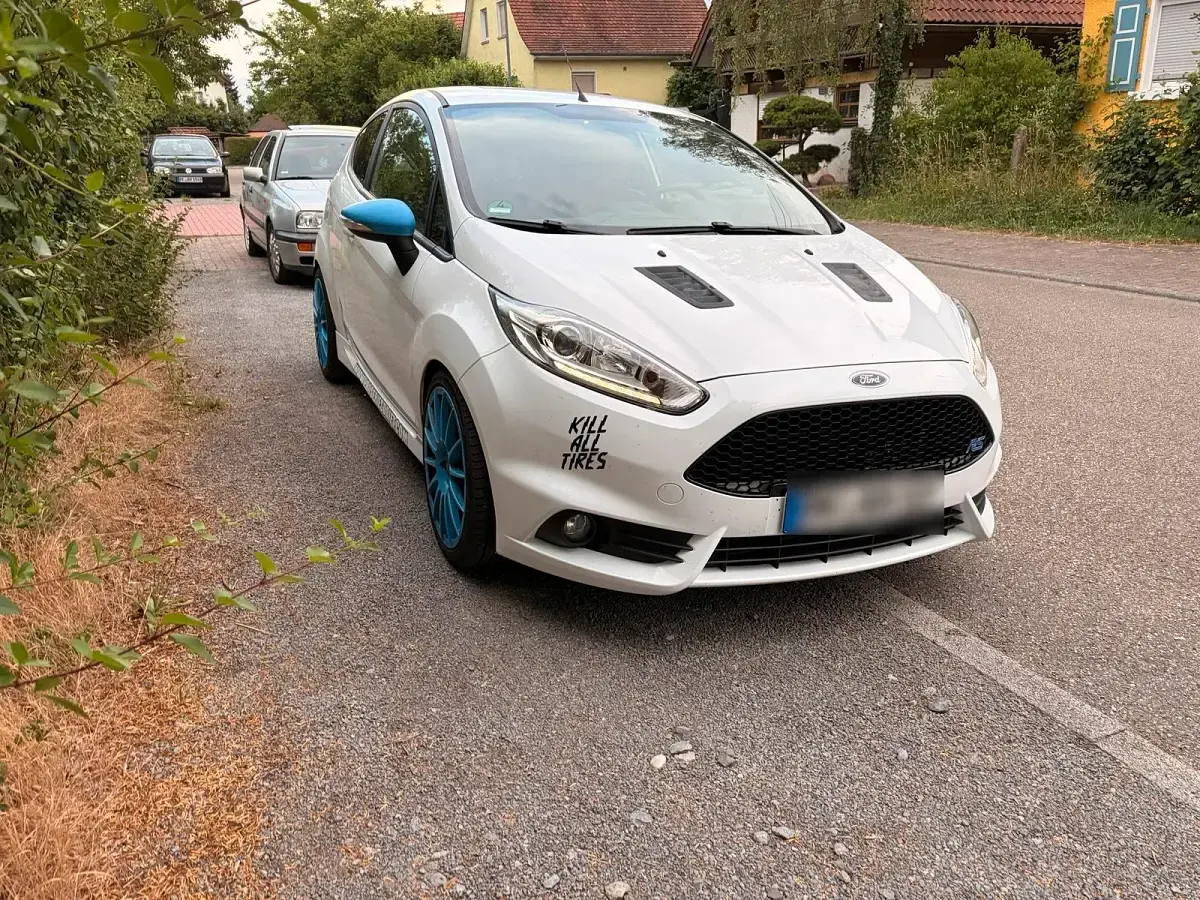 Gebraucht Ford Fiesta ST 182 PS (133 kW) 2014 Weiß Kleinwagen