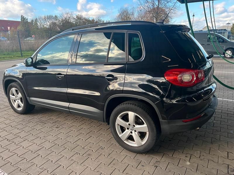 Schwarz Gebraucht 2009 VW Tiguan SUV | 4.800 € - Bild 1/4