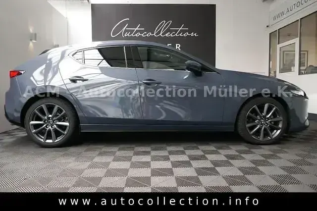 Używany Mazda 3 Selection 186 KM (136 kW) 2022 Szary Sedan/Limuzyna