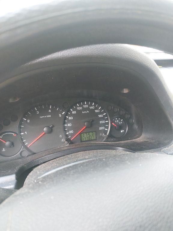 Gebraucht Ford Tourneo Connect 90 PS (66 kW) 2008 Gelb Van / Kleinbus