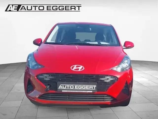 Gebraucht Hyundai i10 Trend 63 PS (46 kW) 2025 Dragon red / met Kleinwagen