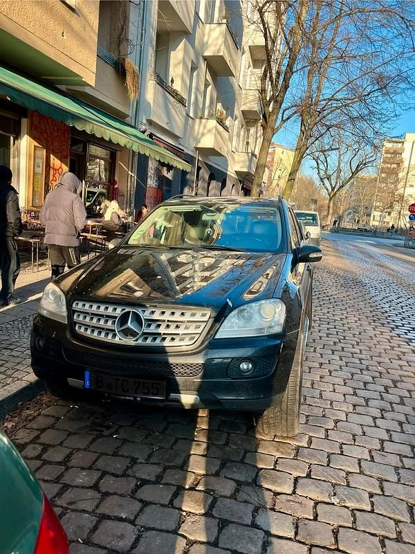 Schwarz Gebraucht 2006 Mercedes ML320 SUV | 4.999 € - Bild 1/4