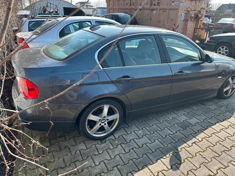 Second-hand BMW 325 197 CP (144 kW) 2007 Berlinǎ