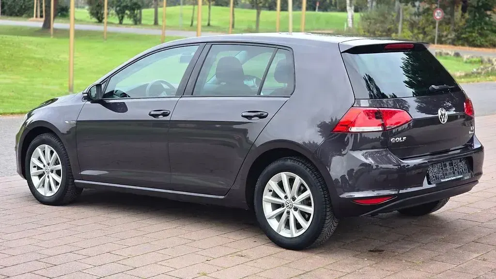 Gebraucht VW Golf VII LOUNGE 86 PS (63 kW) 2016 Grau Limousine