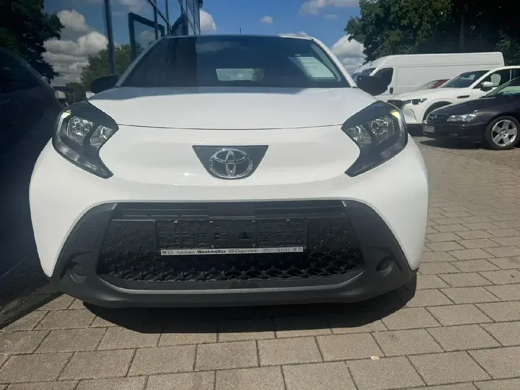 Gebraucht Toyota Aygo X X-play 72 PS (52 kW) 2023 Super white 2 SUV