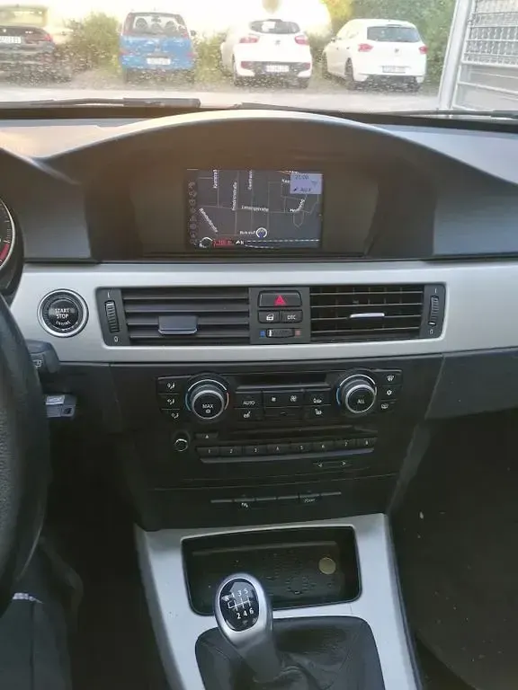 Gebraucht BMW 318 143 PS (105 kW) 2010 Silber Kombi