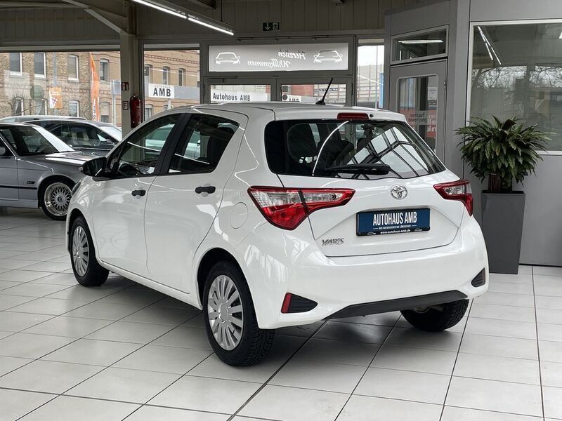 Gebraucht Toyota Yaris Basis 72 PS (52 kW) 2018 Super white 2 Kleinwagen