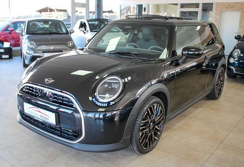 Gebraucht Mini Cooper Favoured 156 PS (114 kW) 2024 Schwarz Kleinwagen