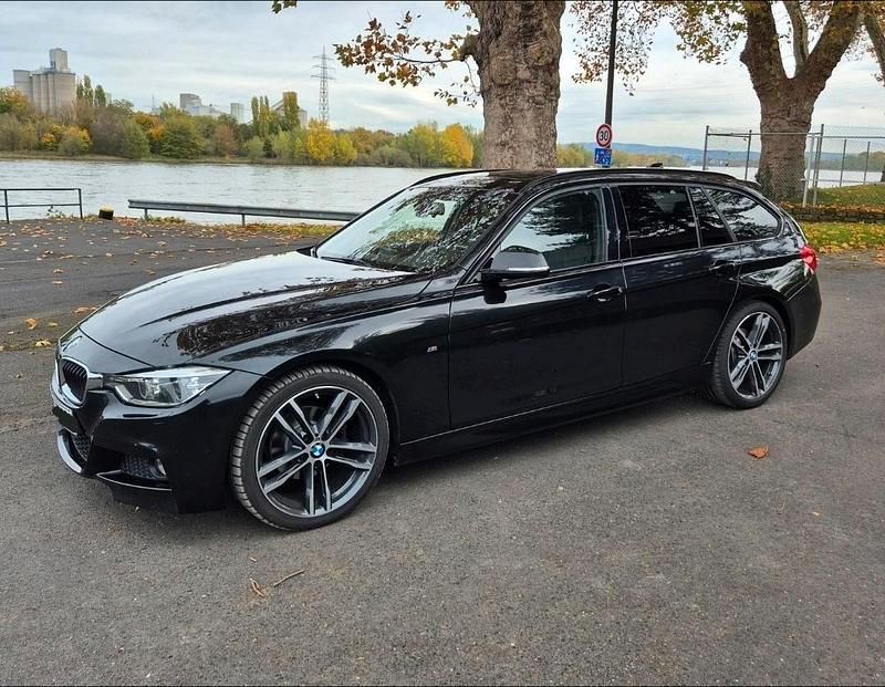 Schwarz Gebraucht 2018 BMW 320 M Sport Kombi | 26.900 € (Teuer) - Bild 1/4