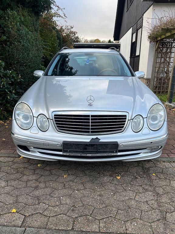 Silber Gebraucht 2006 Mercedes E220 Kombi | 1.950 € (Superpreis) - Bild 1/4