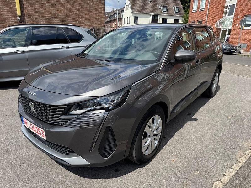 Grau Gebraucht 2021 Peugeot 5008 Active Van / Kleinbus | 22.900 € (Guter Preis) - Bild 1/4