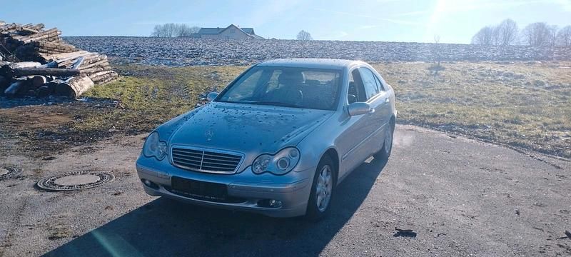 Silber Gebraucht 2003 Mercedes C180 Elegance Limousine | 1.295 € - Bild 1/4