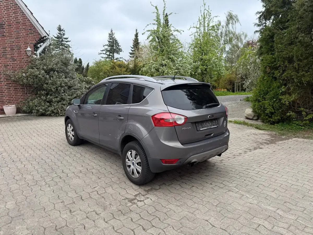 Usata Ford Kuga 140 CV (102 kW) 2012 Grigio SUV