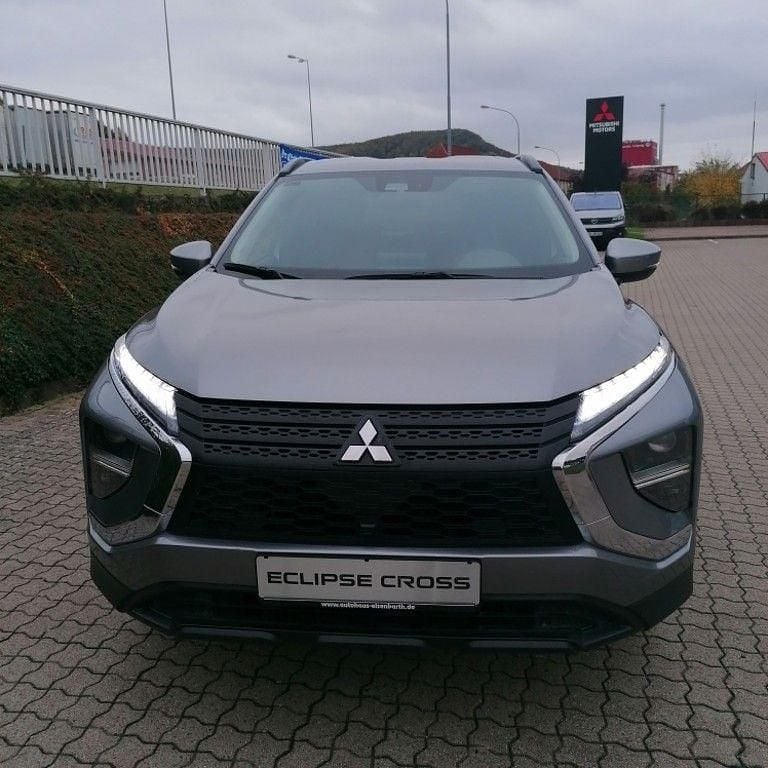 Platinumgrau Gebraucht 2022 Mitsubishi Eclipse Cross Basis SUV | 18.990 € (Superpreis) - Bild 1/4