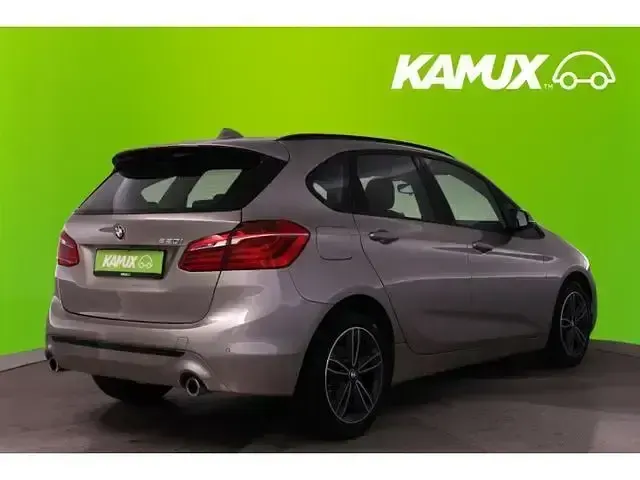 Gebraucht BMW 220 Active Tourer Sport Line 178 PS (130 kW) 2021 Silber Van / Kleinbus