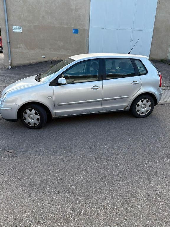 Grau Gebraucht 2004 VW Polo Basis Limousine | 550 € (Guter Preis) - Bild 1/4