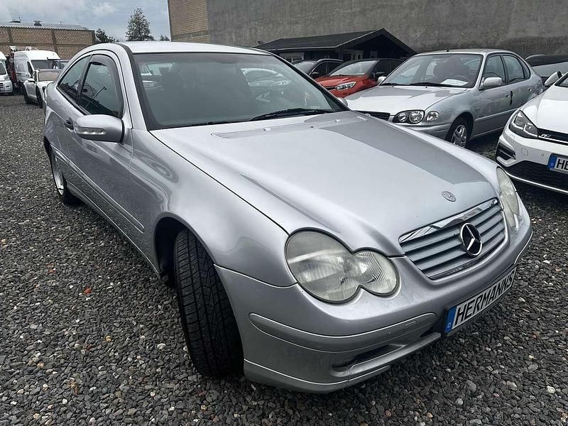 Gebraucht Mercedes C180 129 PS (94 kW) 2001 Silber Coupé
