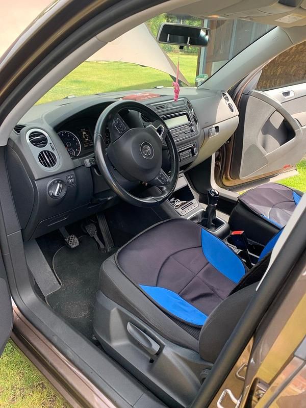 Braun Gebraucht 2014 VW Tiguan SUV | 11.599 € (Superpreis) - Bild 1/4