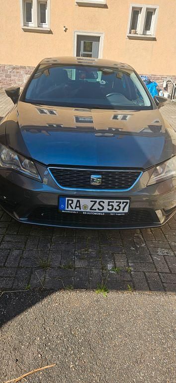 Grau Gebraucht 2014 Seat Leon Style Limousine | 8.500 € (Etwas zu teuer) - Bild 1/4