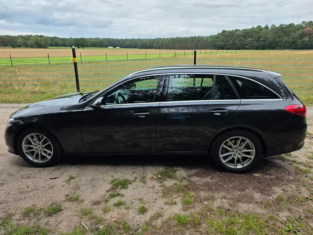 Gebraucht Mercedes C220 197 PS (144 kW) 2024 Grau Limousine