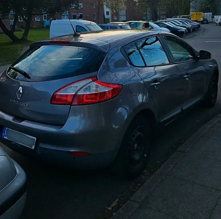 Gebraucht Renault Mégane 110 PS (80 kW) 2012 Grau Limousine