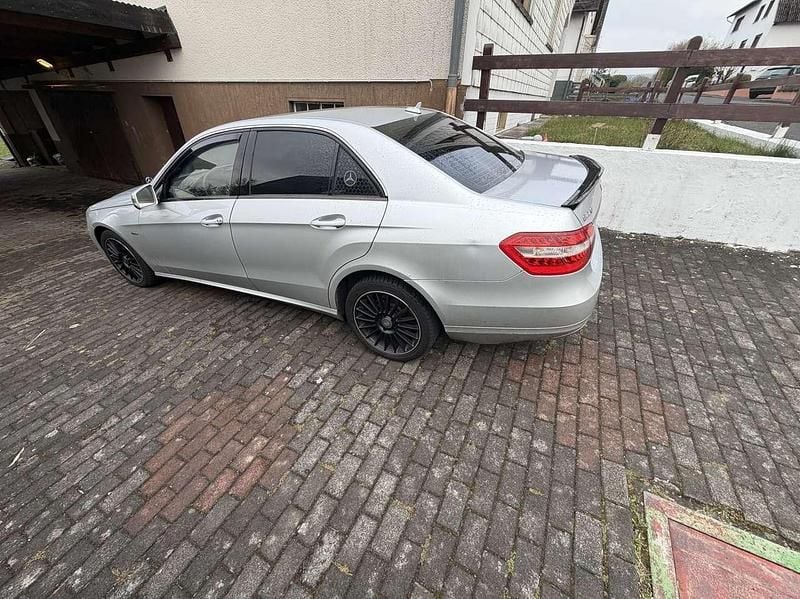 Gebraucht Mercedes E220 170 PS (125 kW) 2009 Grau Limousine