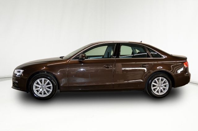 Second-hand Audi A4 Attraction 177 CP (130 kW) 2012 Maro Berlinǎ