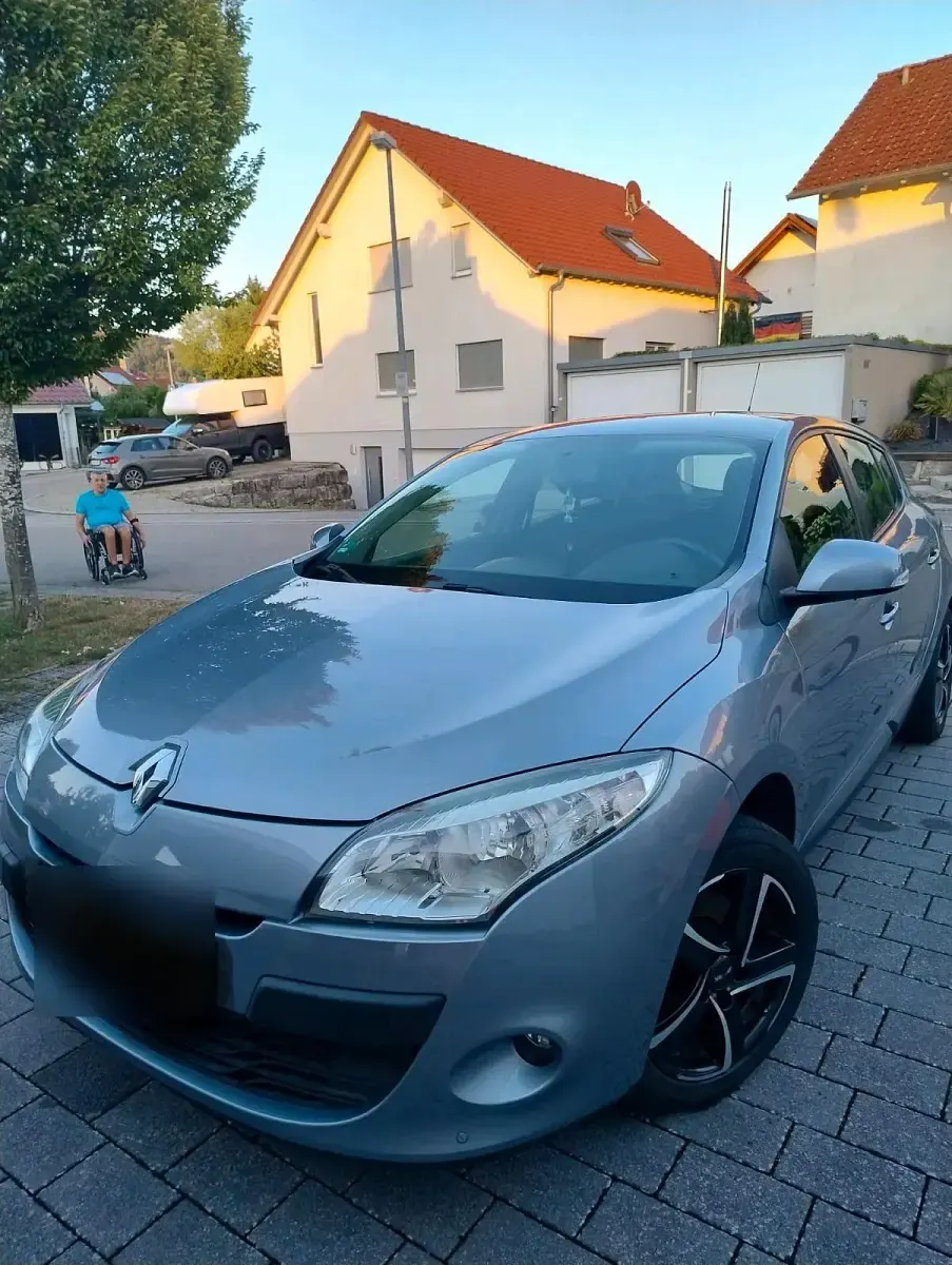 Gebraucht Renault Mégane III Expression 101 PS (74 kW) 2009 Silber Limousine