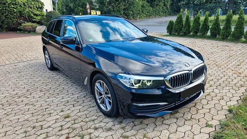 Schwarz Gebraucht 2019 BMW 520 Kombi | 17.900 € (Superpreis) - Bild 1/4