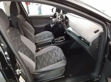 Gebraucht VW ID.4 Pure 125 kW (170 PS) 2025 Grenadillschwarz (metallic) SUV
